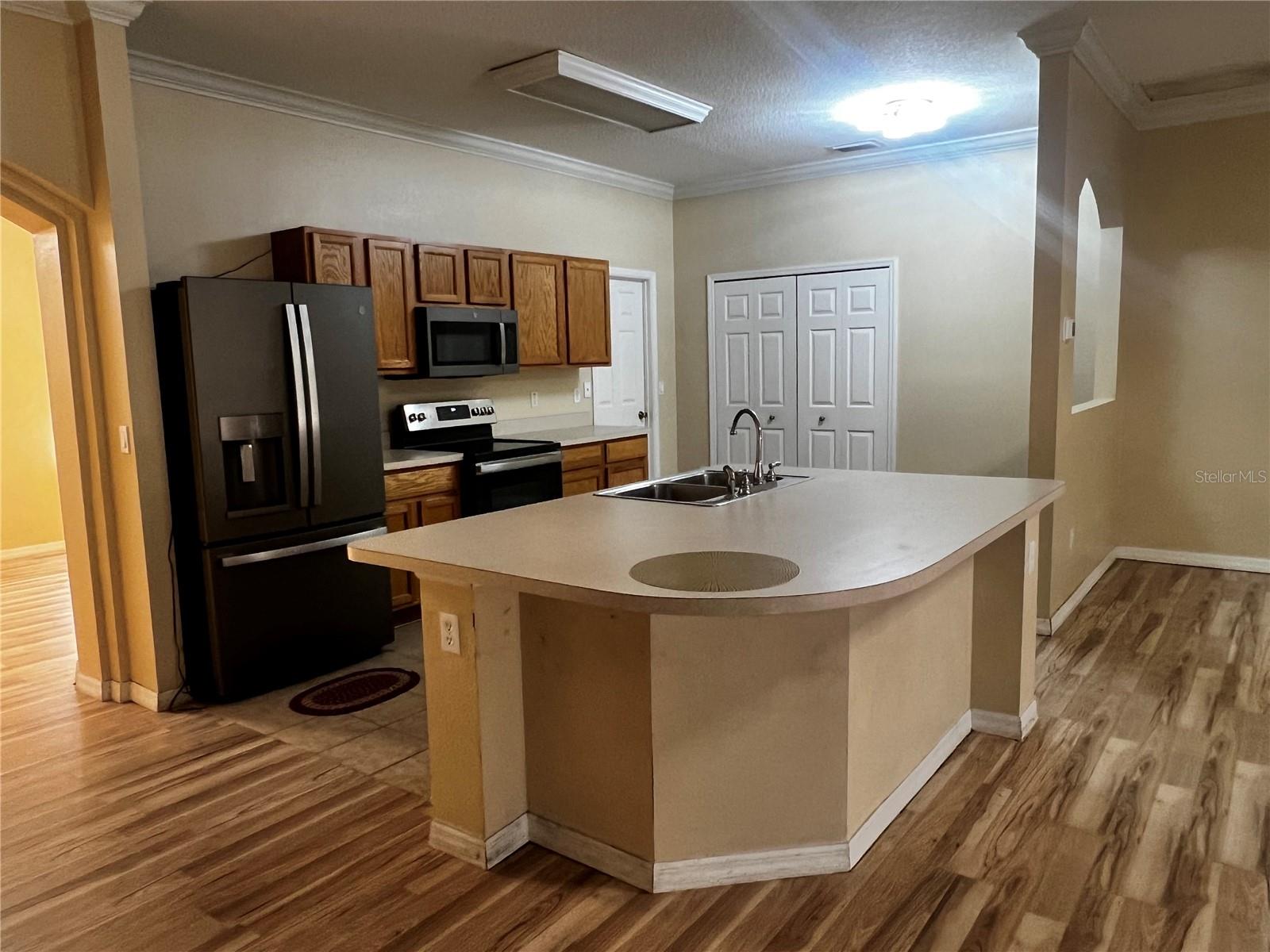 Image 73 of 79 For 27 Willow Road