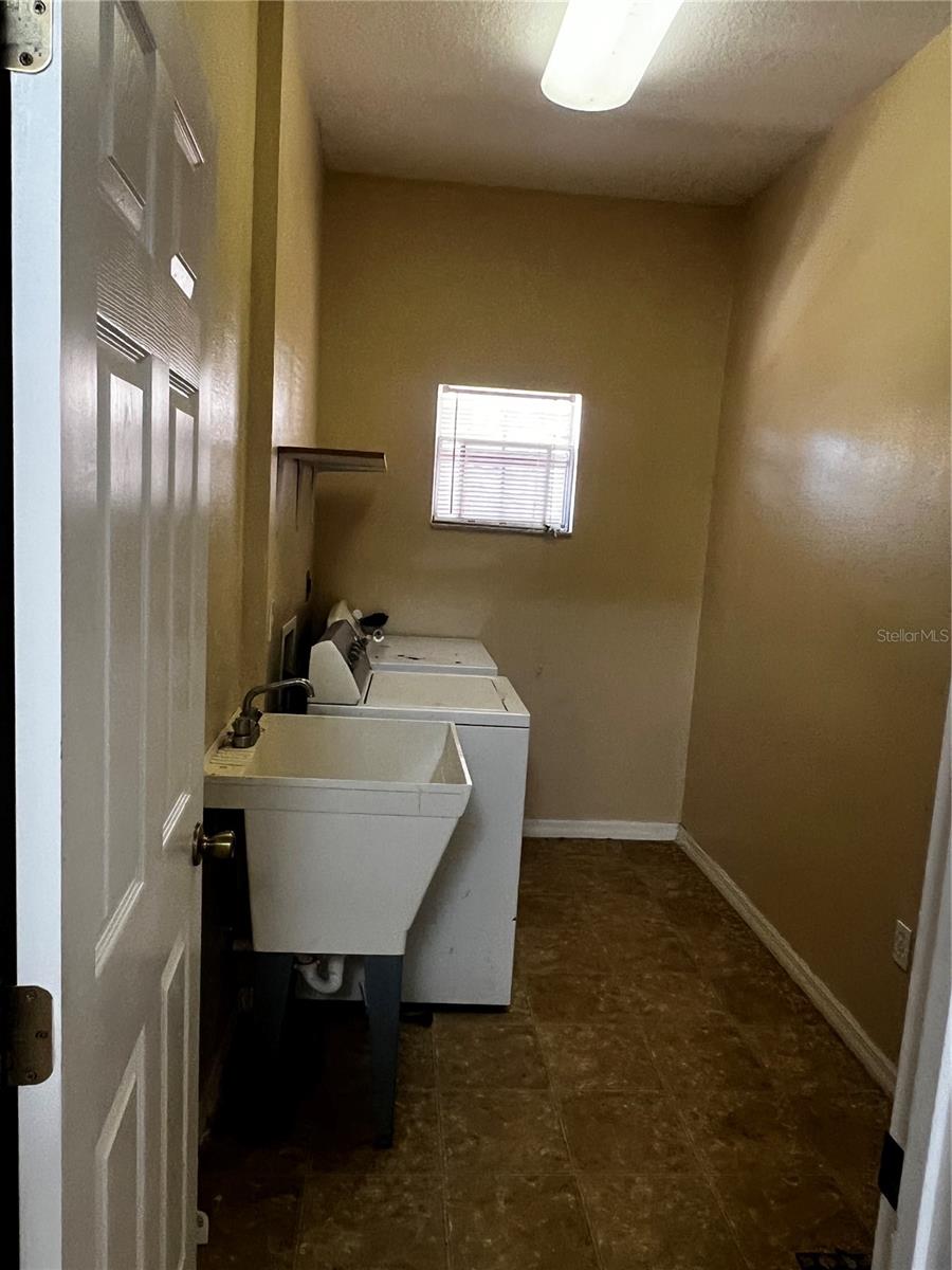 Image 78 of 79 For 27 Willow Road