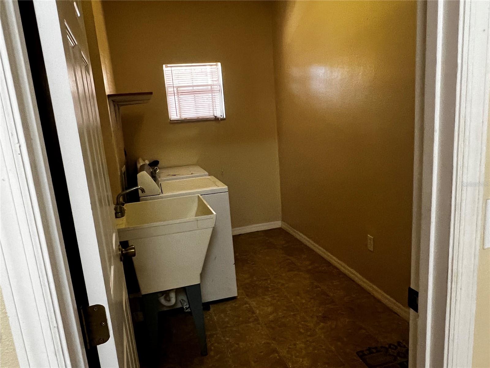 Image 79 of 79 For 27 Willow Road