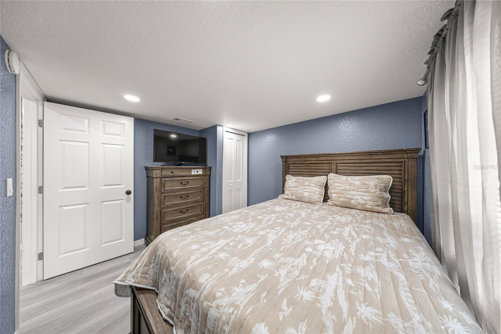 Image 16 of 35 For 8612 156th Place