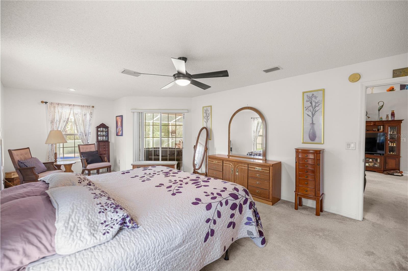 Image 18 of 47 For 11060 53rd Circle