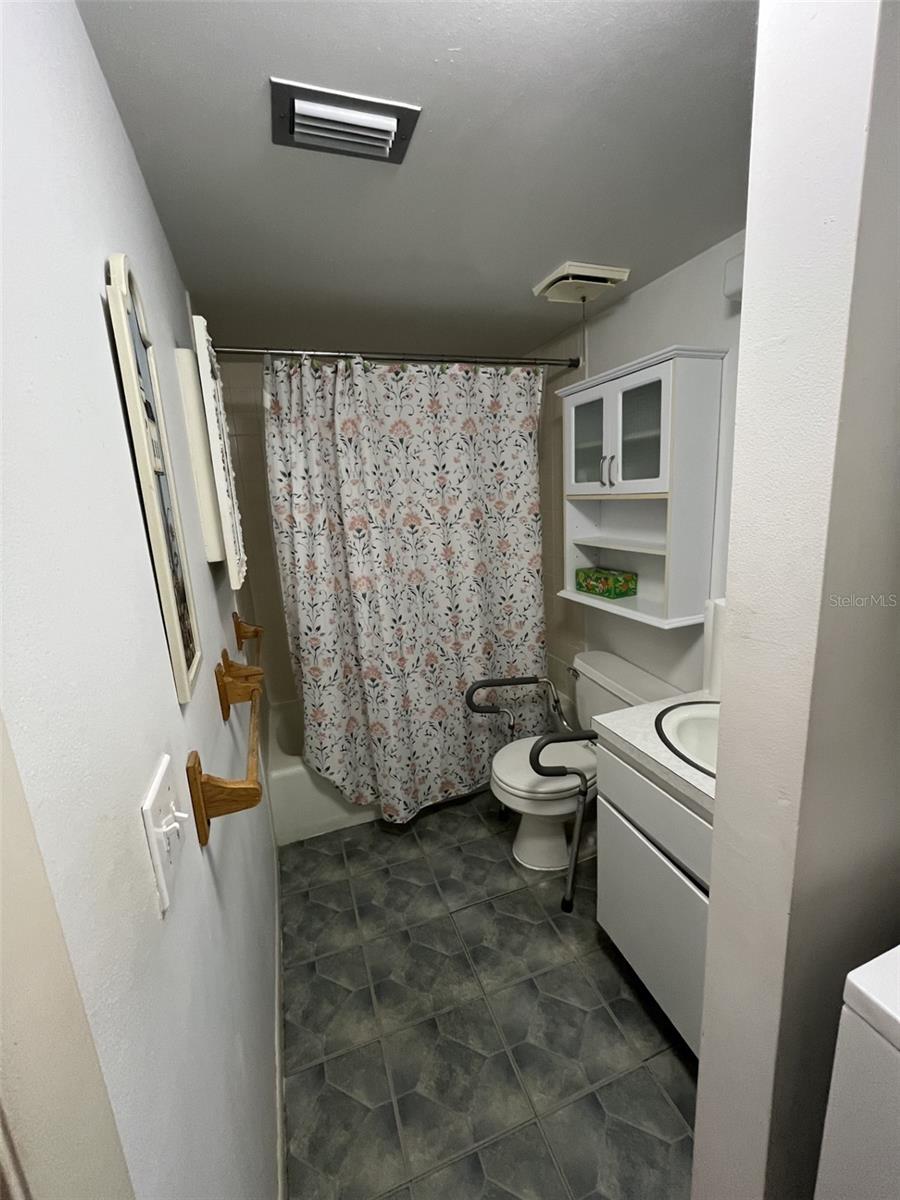 Image 12 of 47 For 535 Midway Drive B