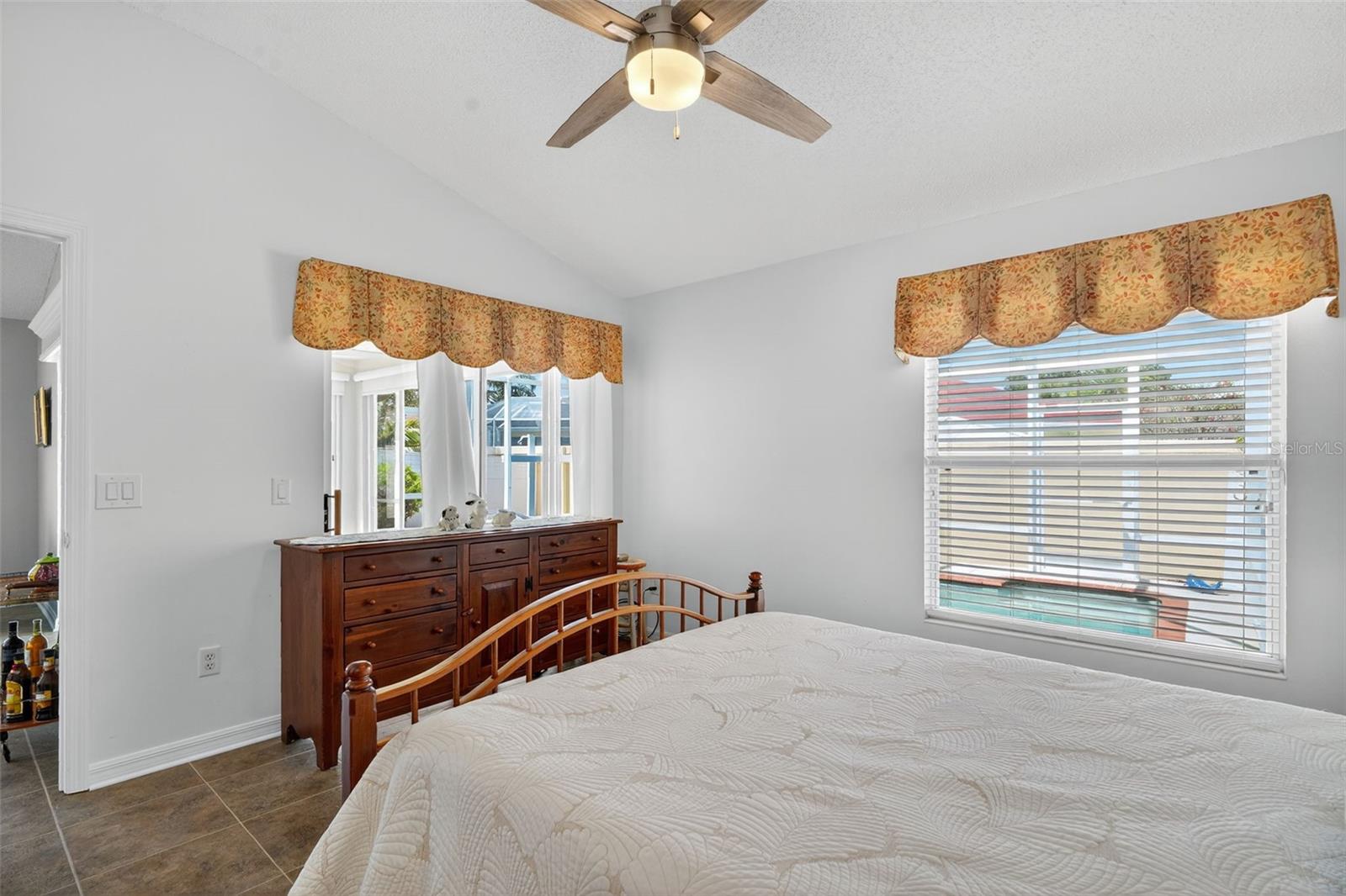 Image 12 of 32 For 1137 Summerton Street