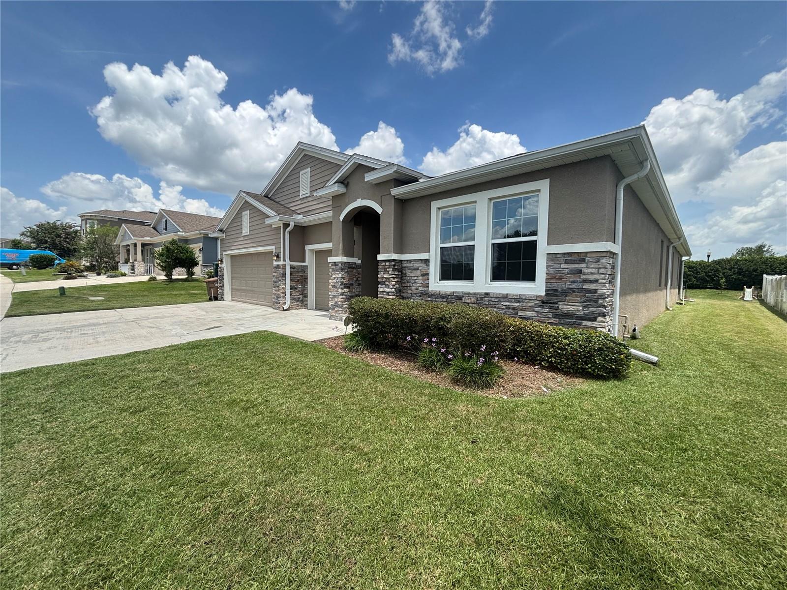 Image 3 of 37 For 5915 49th Avenue