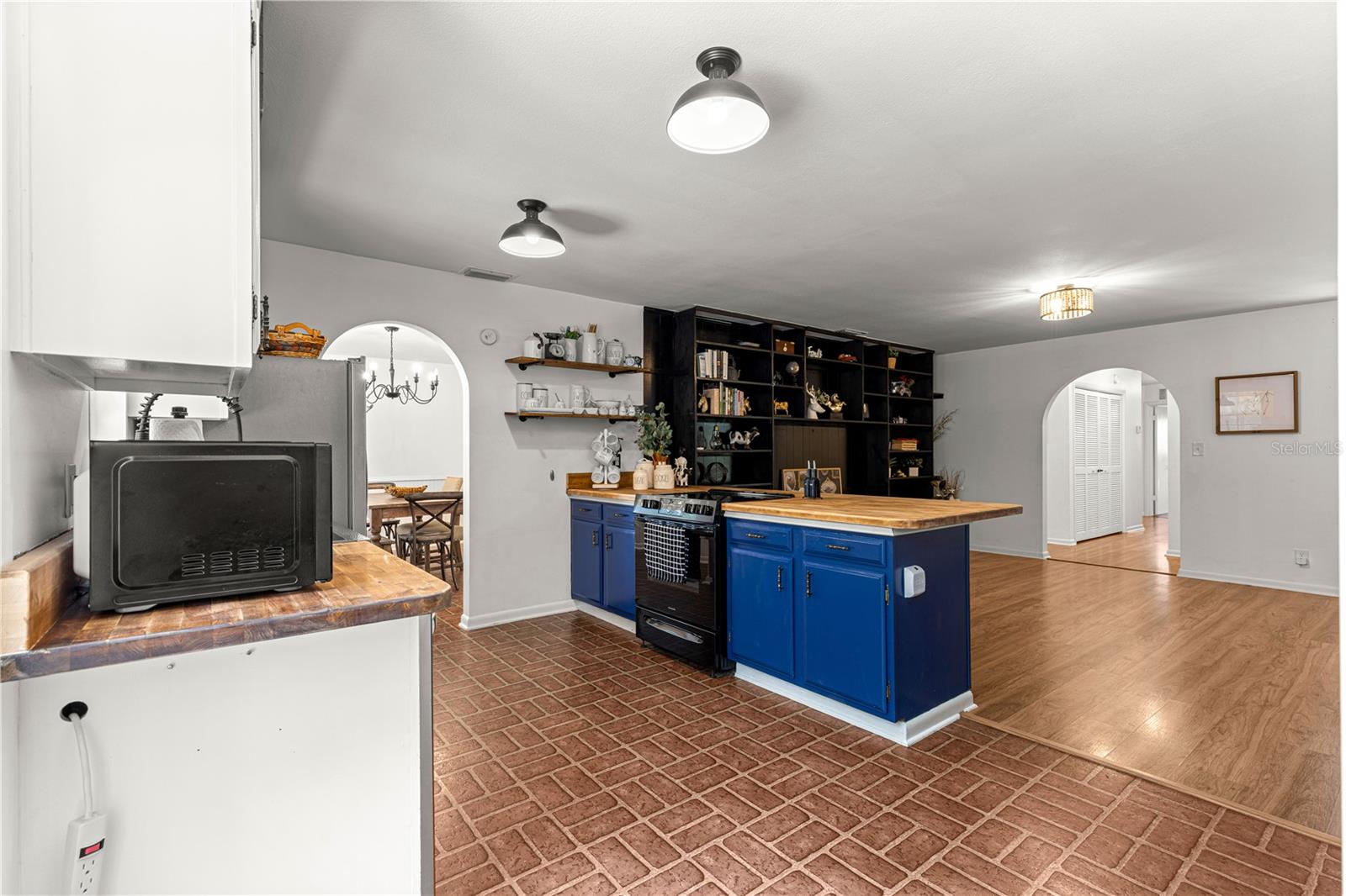 Image 17 of 83 For 5060 25th Avenue