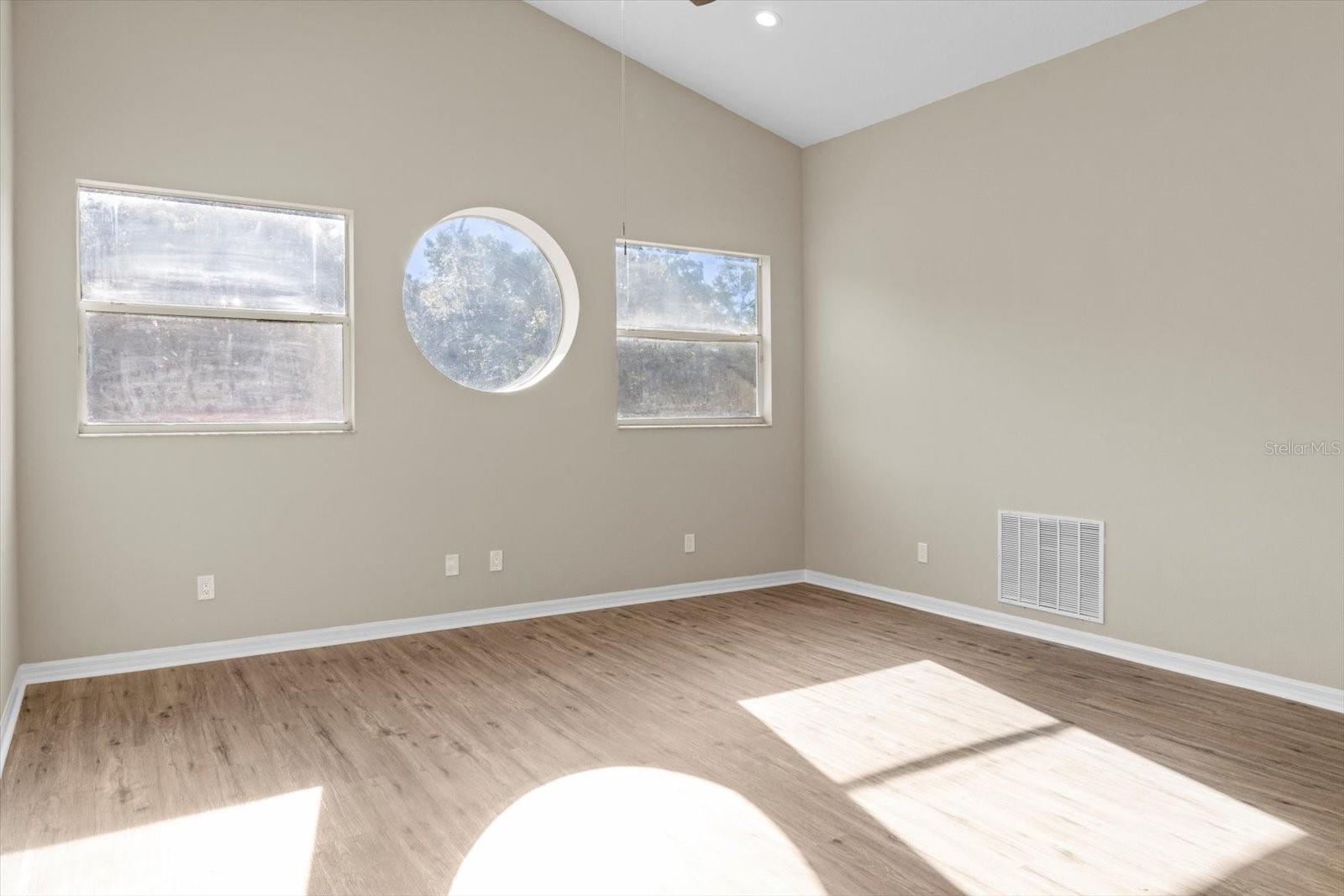 Image 7 of 32 For 15870 40th Terrace