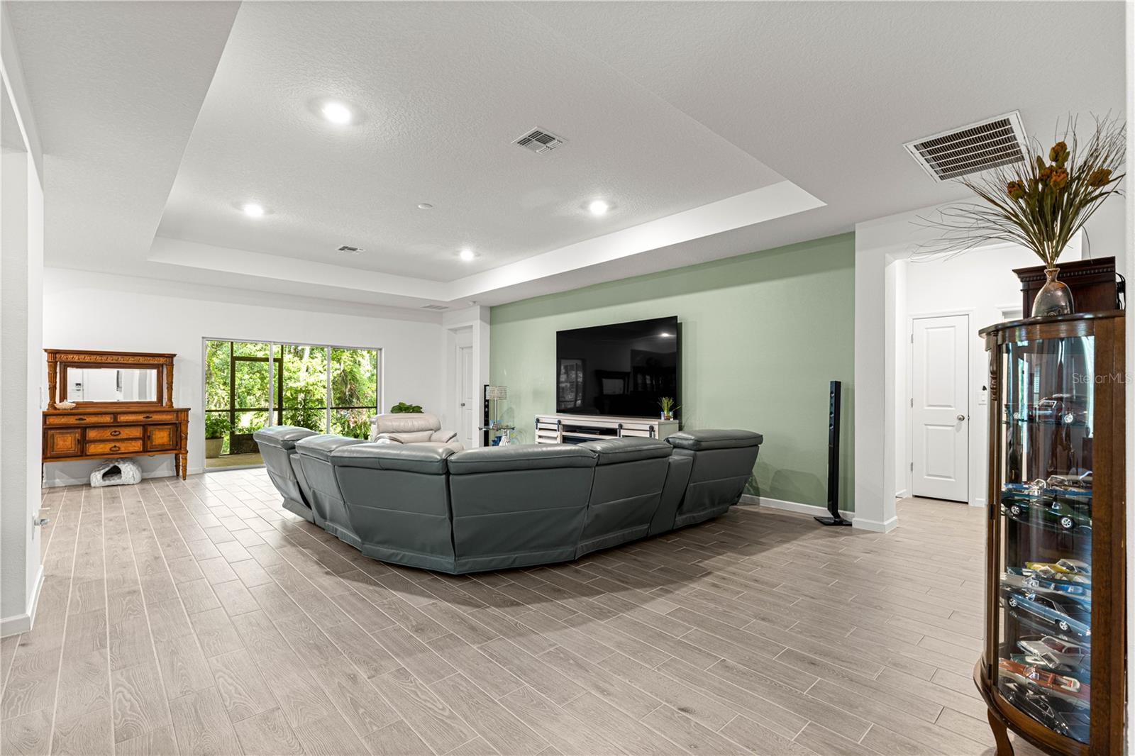 Image 9 of 49 For 19569 77th Place