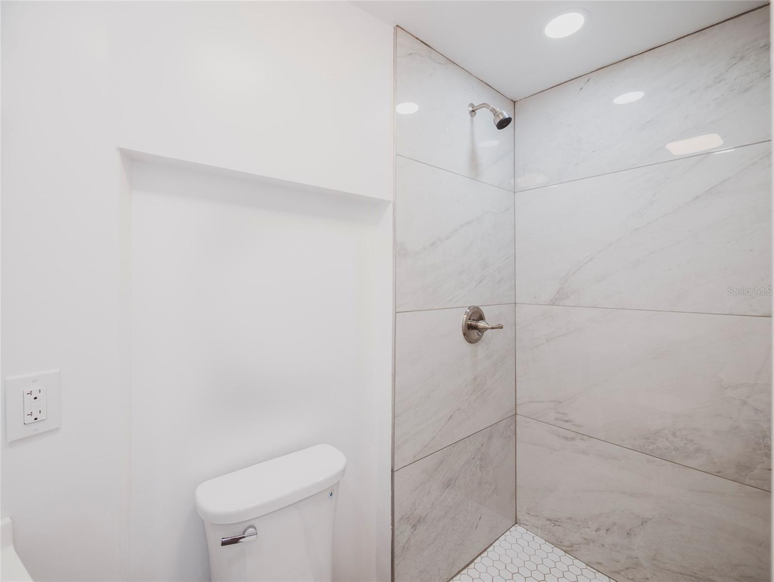 Image 7 of 15 For 19505 80th Drive
