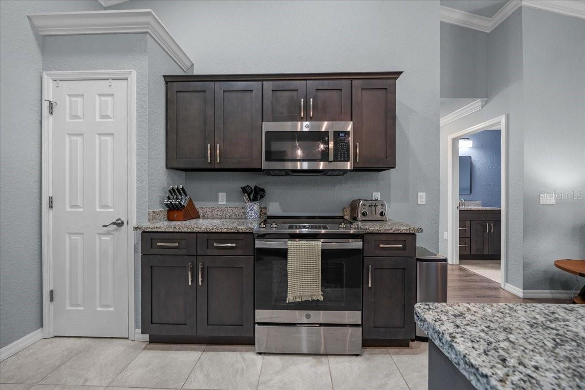 Listing photo id 14 for 767 66th Place