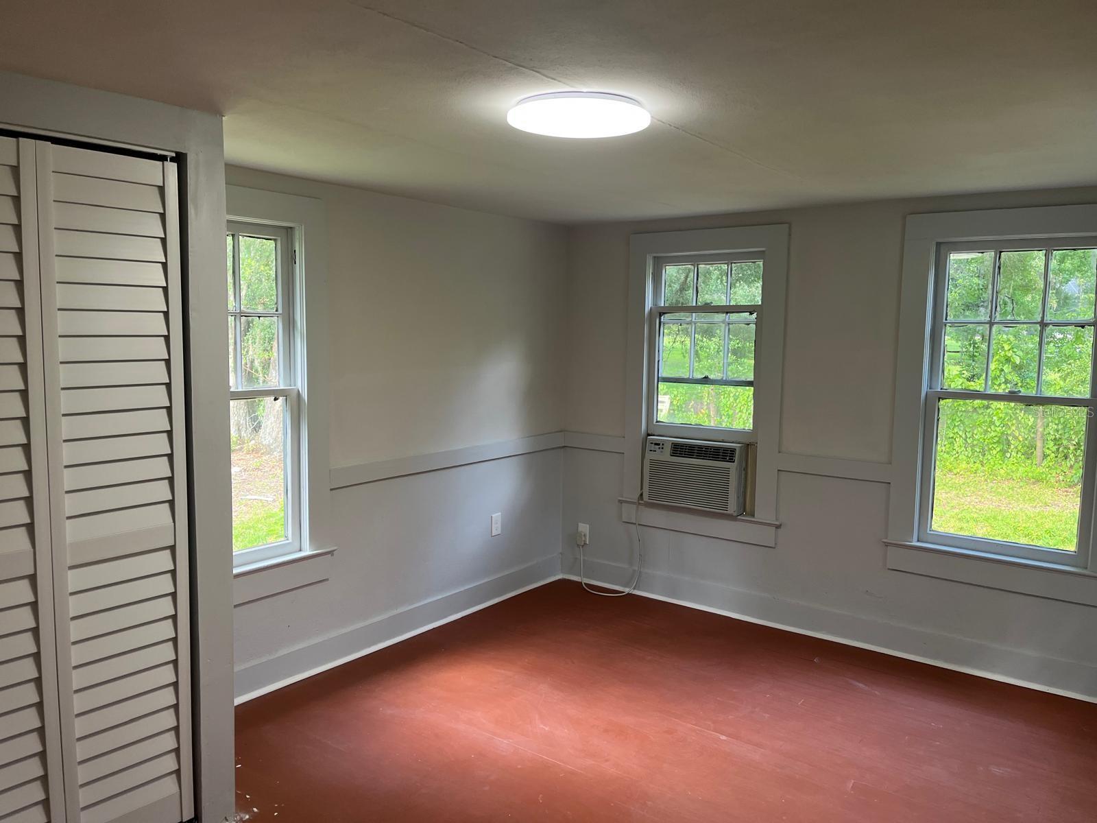Listing photo id 3 for 4335 20th Street