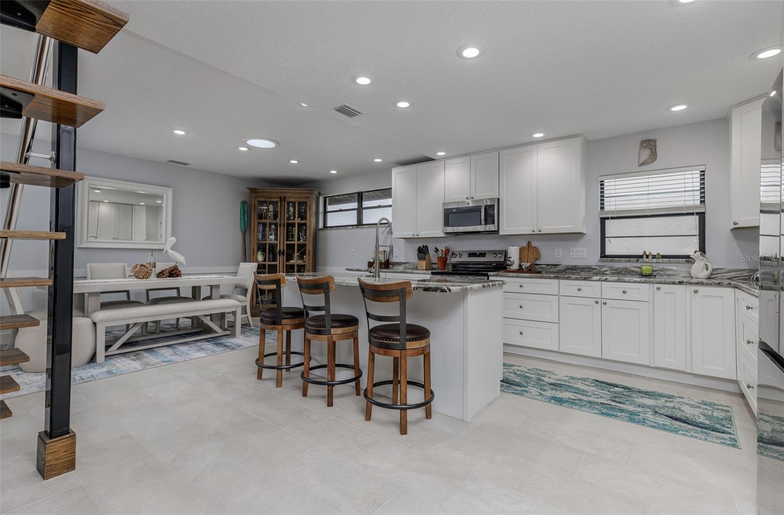 Listing photo id 8 for 11456 Clubview Drive