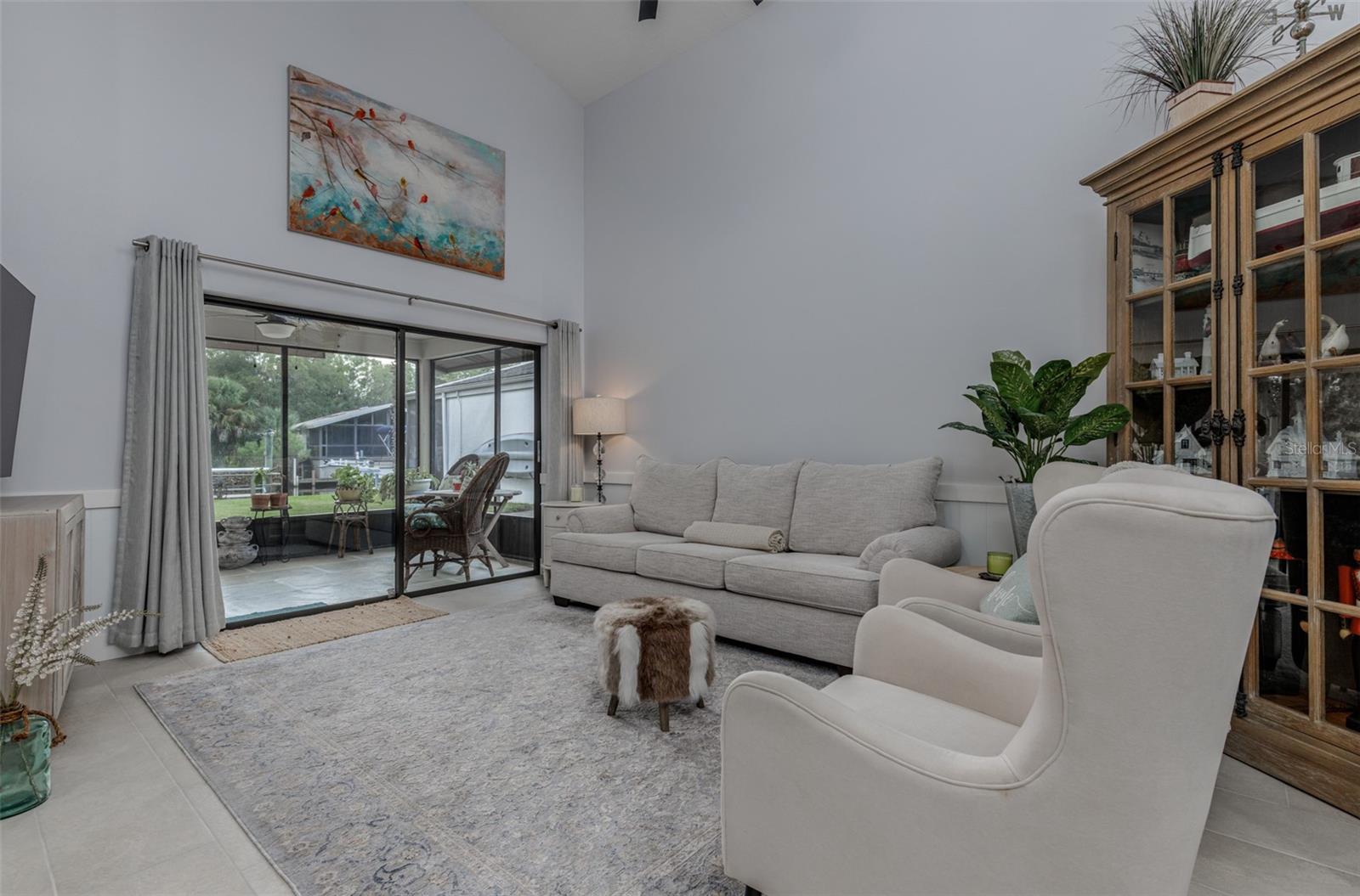 Listing photo id 11 for 11456 Clubview Drive