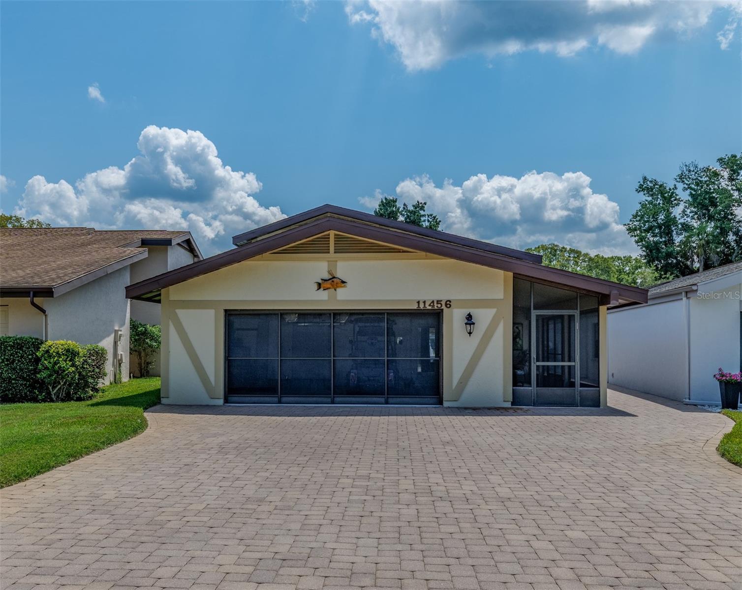 Listing photo id 0 for 11456 Clubview Drive