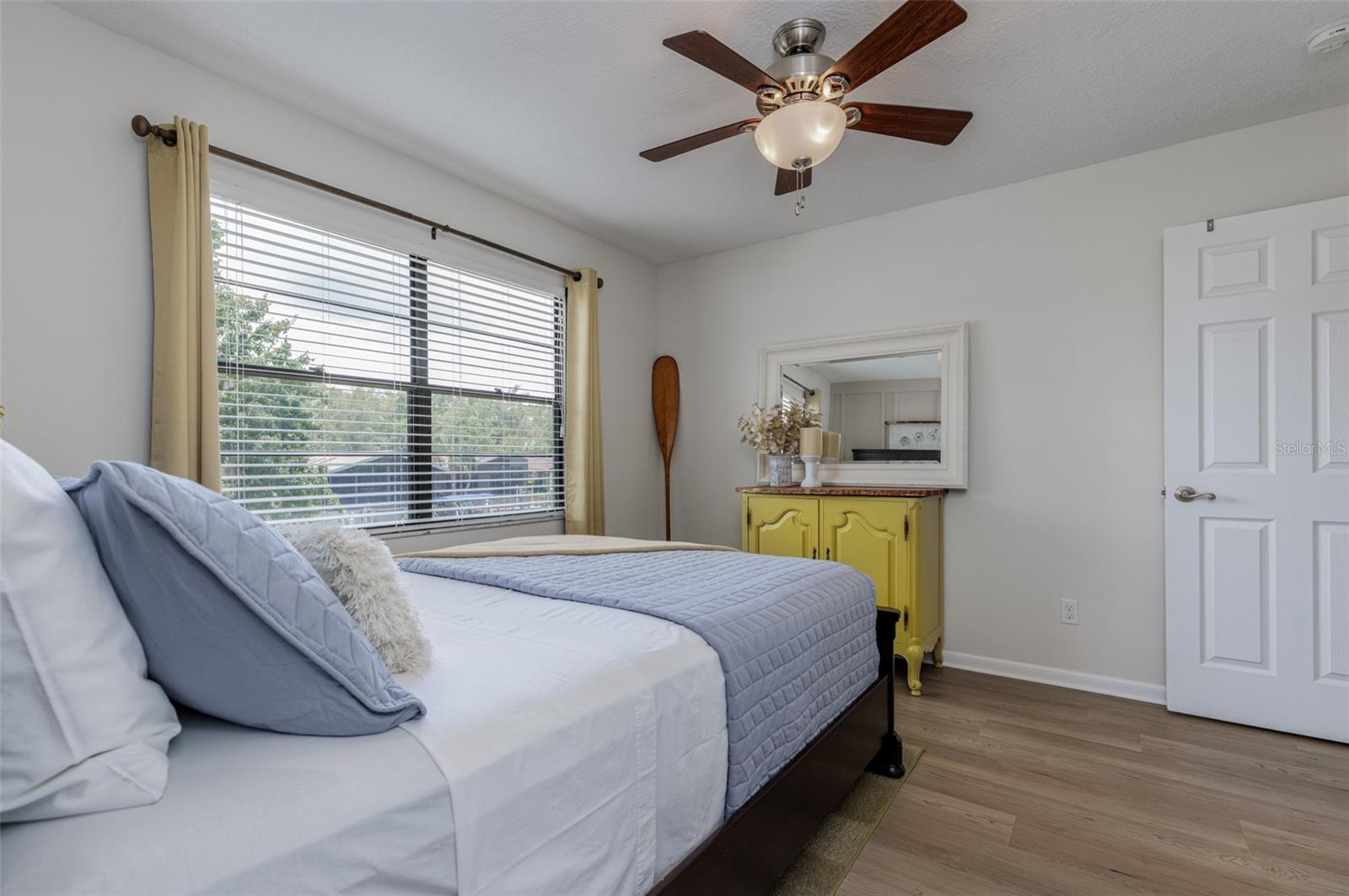 Listing photo id 18 for 11456 Clubview Drive