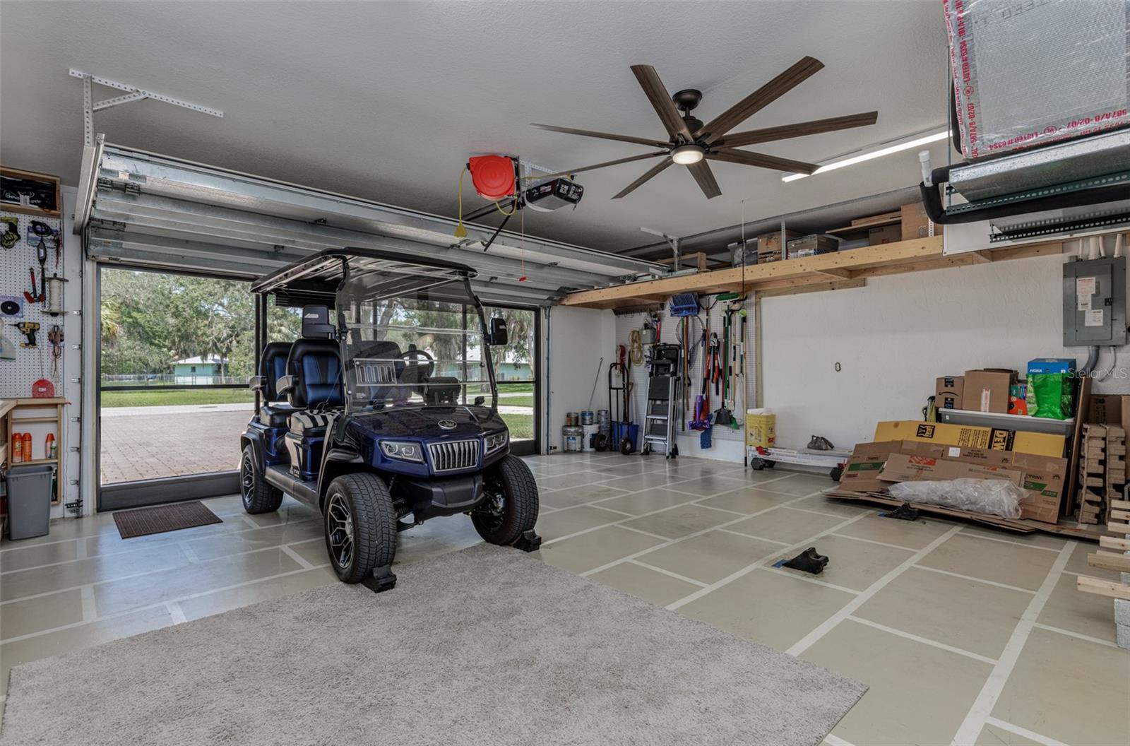 Listing photo id 27 for 11456 Clubview Drive