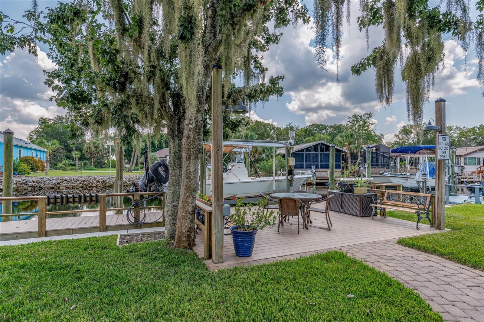 Listing photo id 34 for 11456 Clubview Drive