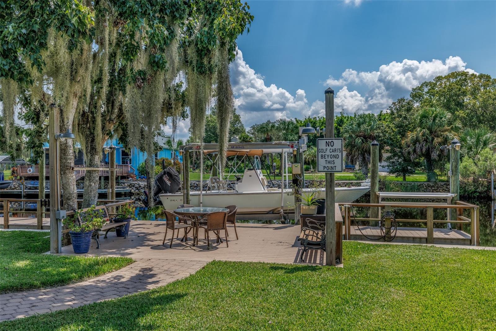 Listing photo id 35 for 11456 Clubview Drive