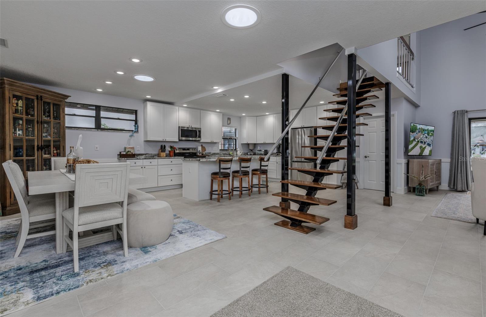 Listing photo id 5 for 11456 Clubview Drive