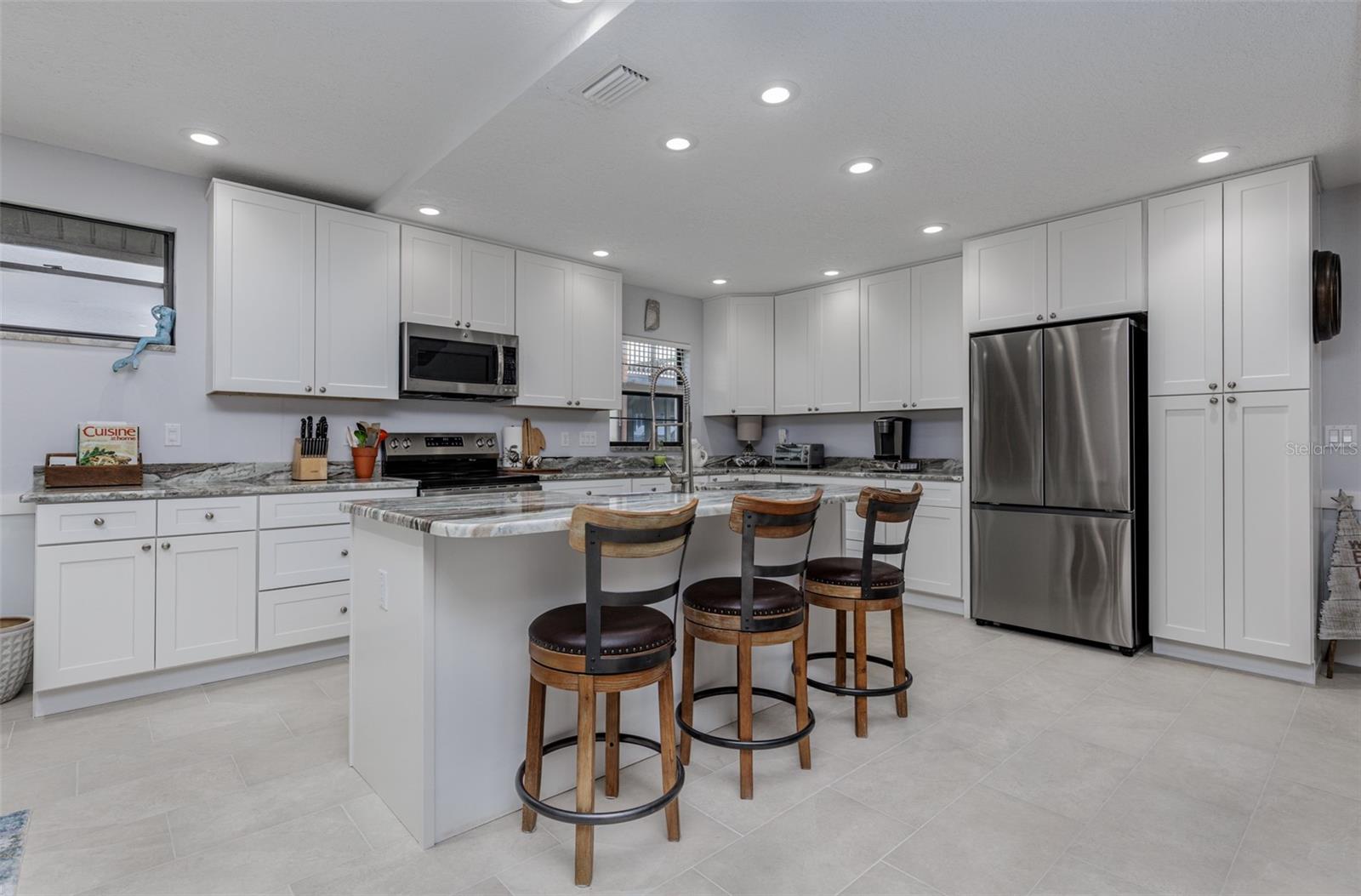 Listing photo id 7 for 11456 Clubview Drive