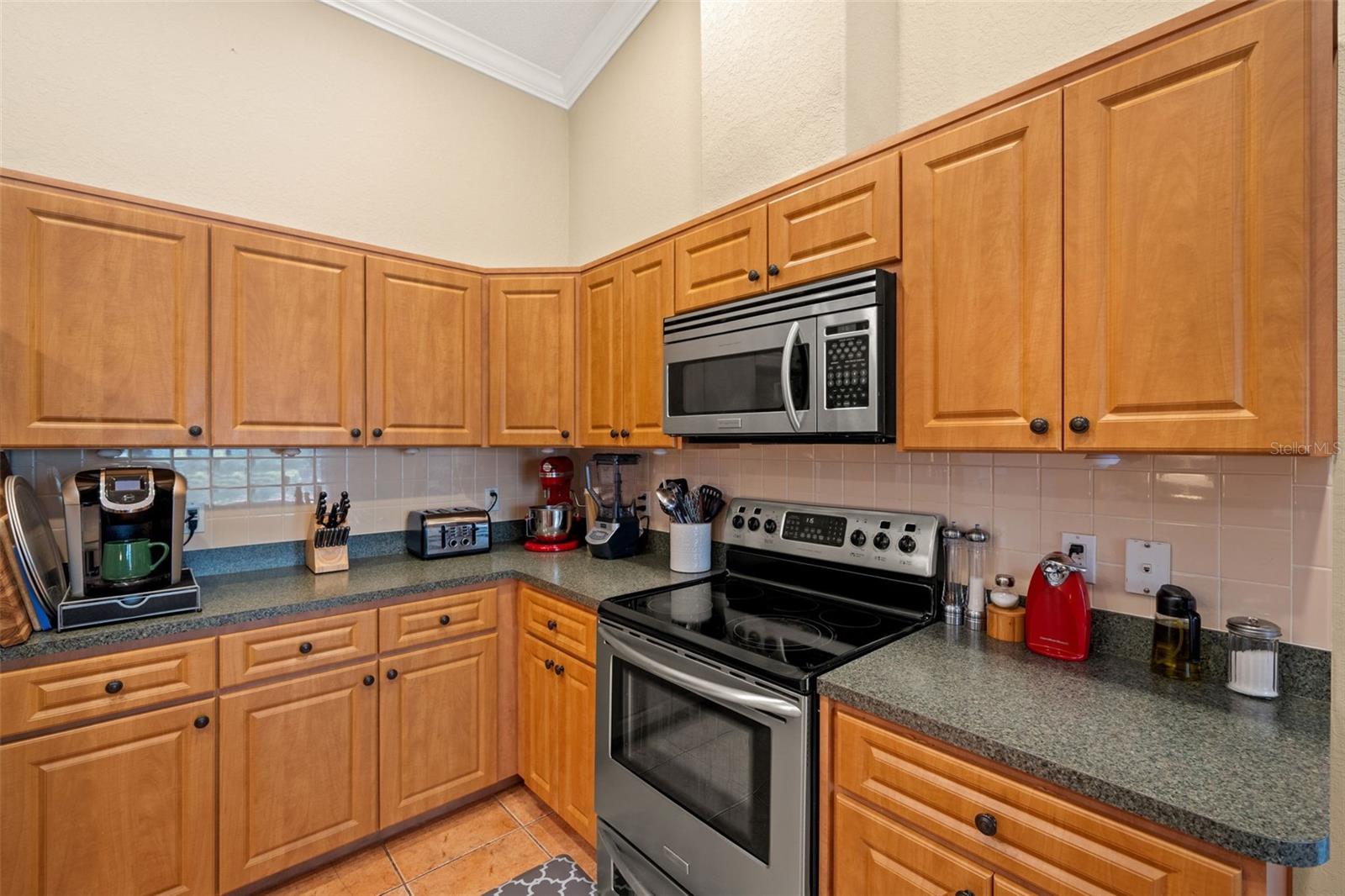 Listing photo id 9 for 60 Cypress Boulevard E