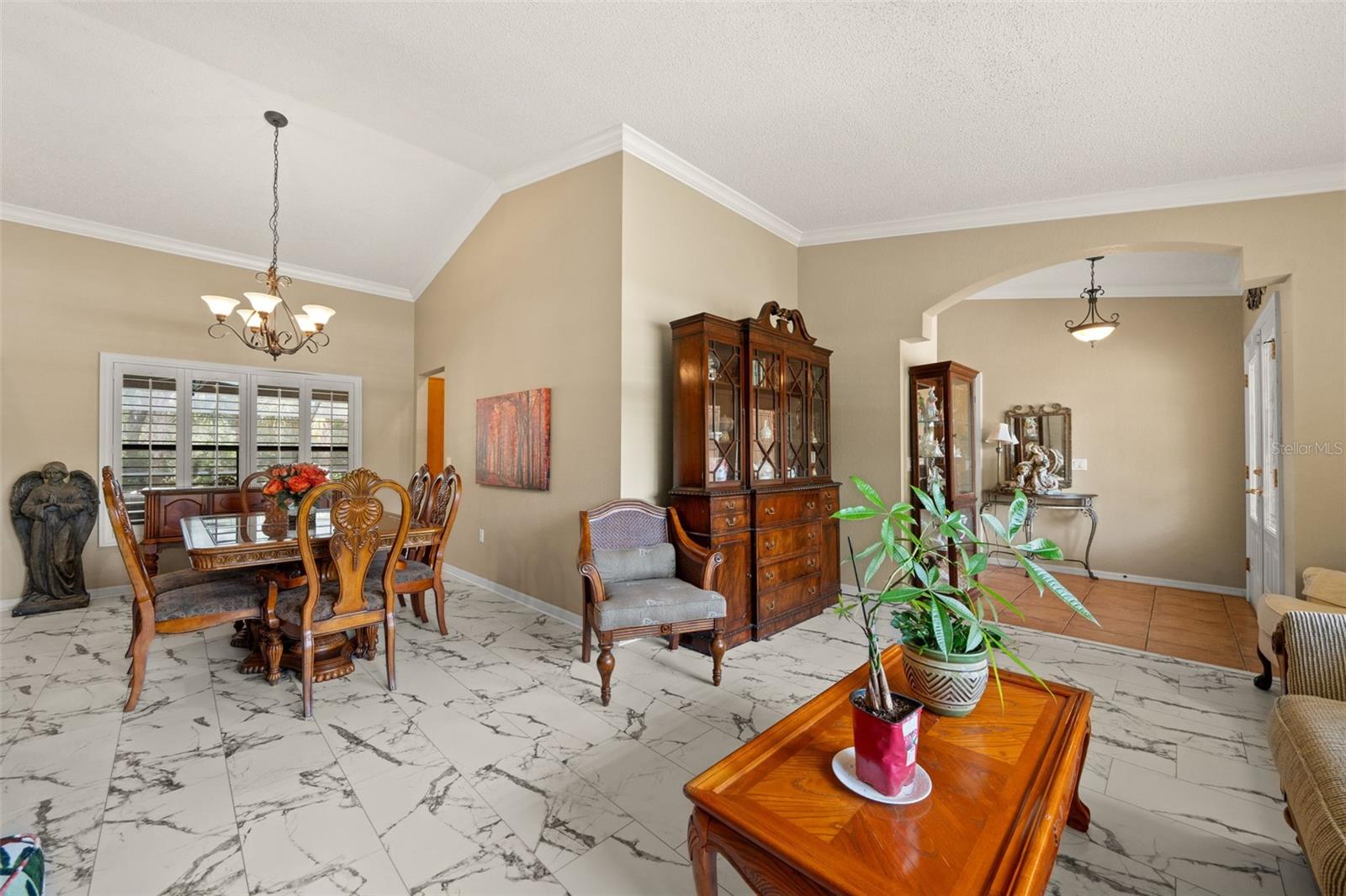 Listing photo id 2 for 60 Cypress Boulevard E