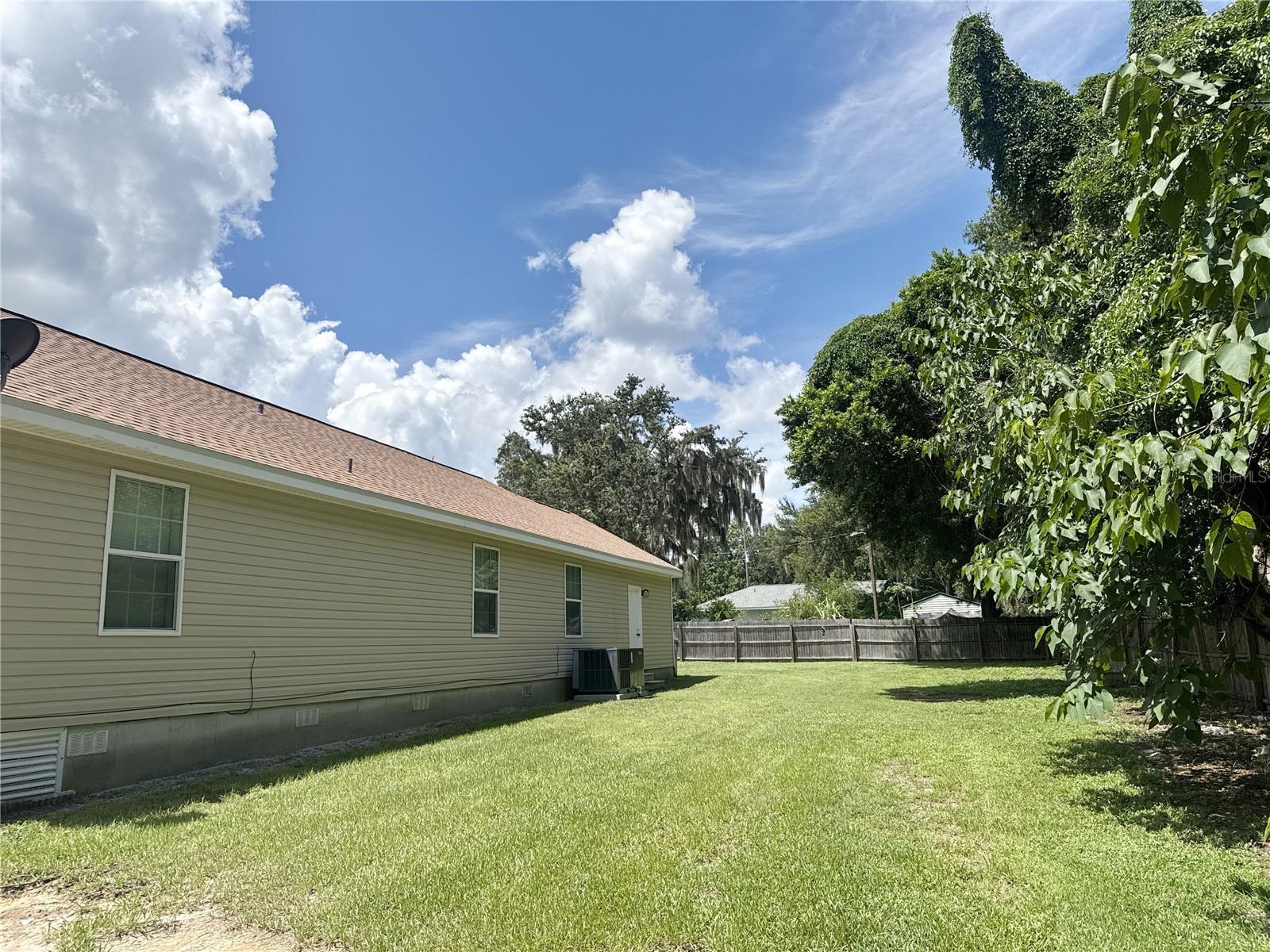 Image 16 of 17 For 202 Gibson Street