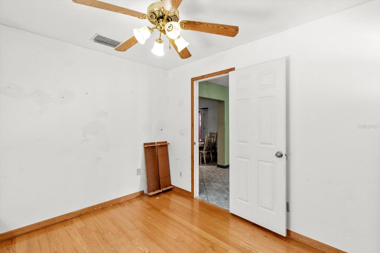 Image 16 of 34 For 7131 Green Acres Street