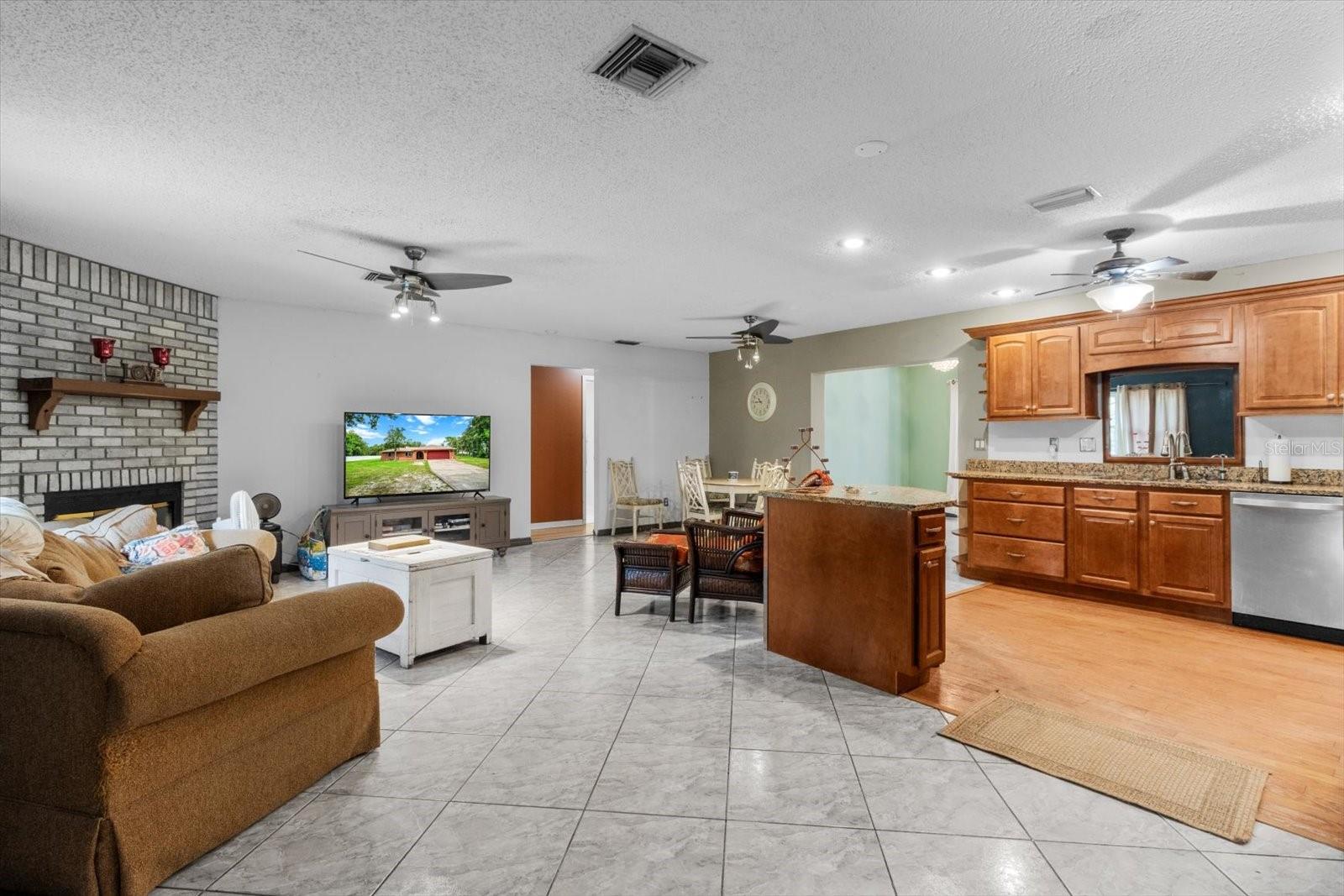 Image 7 of 34 For 7131 Green Acres Street