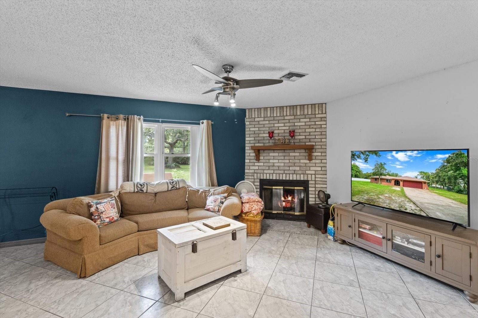 Image 9 of 34 For 7131 Green Acres Street