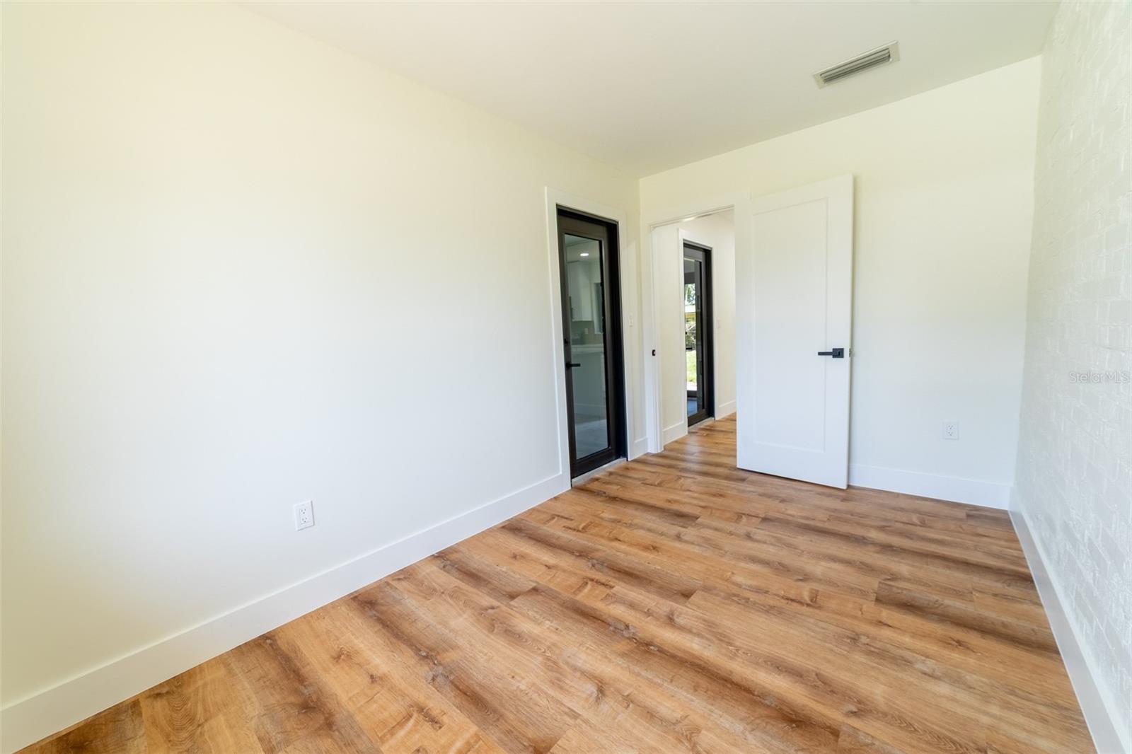Image 17 of 70 For 809 12th Street
