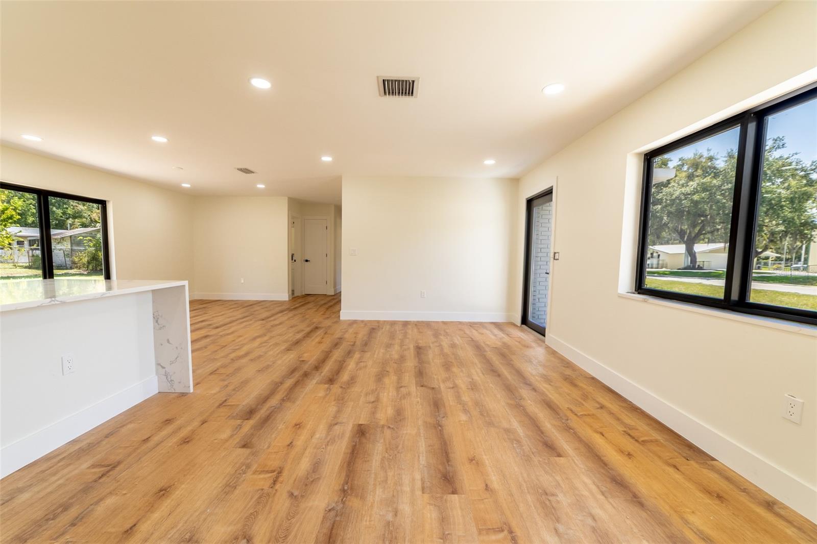 Image 32 of 70 For 809 12th Street