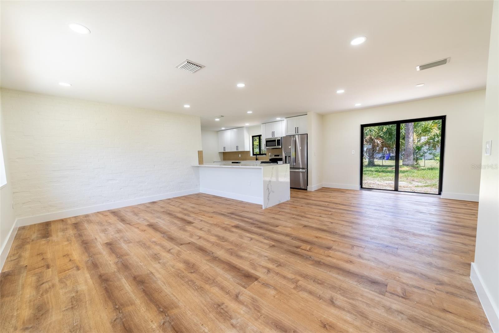 Image 4 of 70 For 809 12th Street