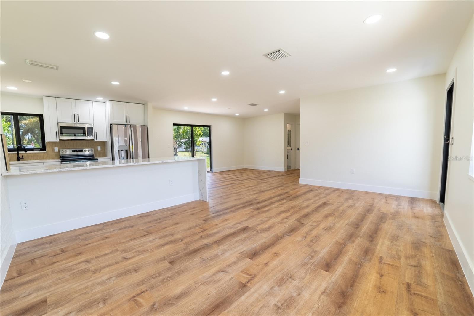 Image 5 of 70 For 809 12th Street