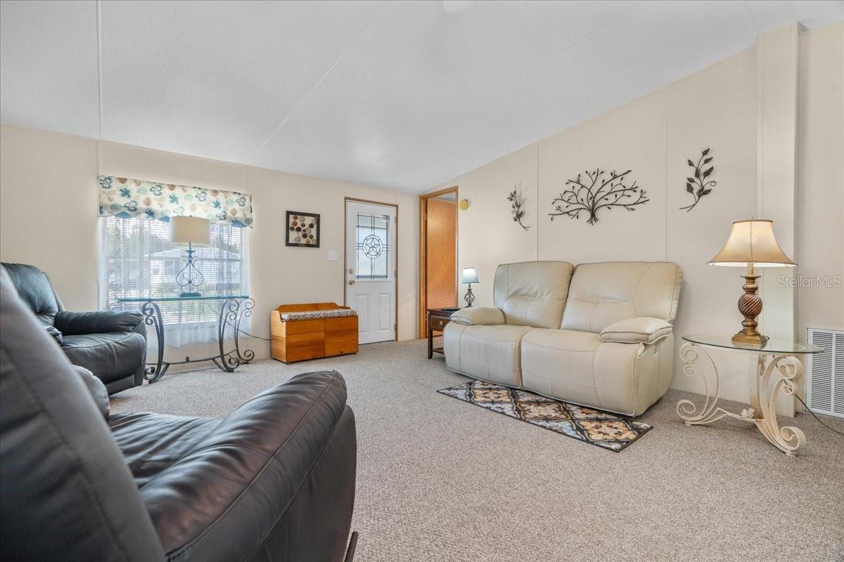 Image 7 of 42 For 6811 3rd Place