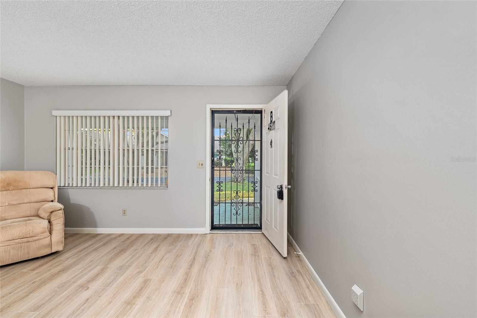 Image 11 of 51 For 8532 93rd Place B