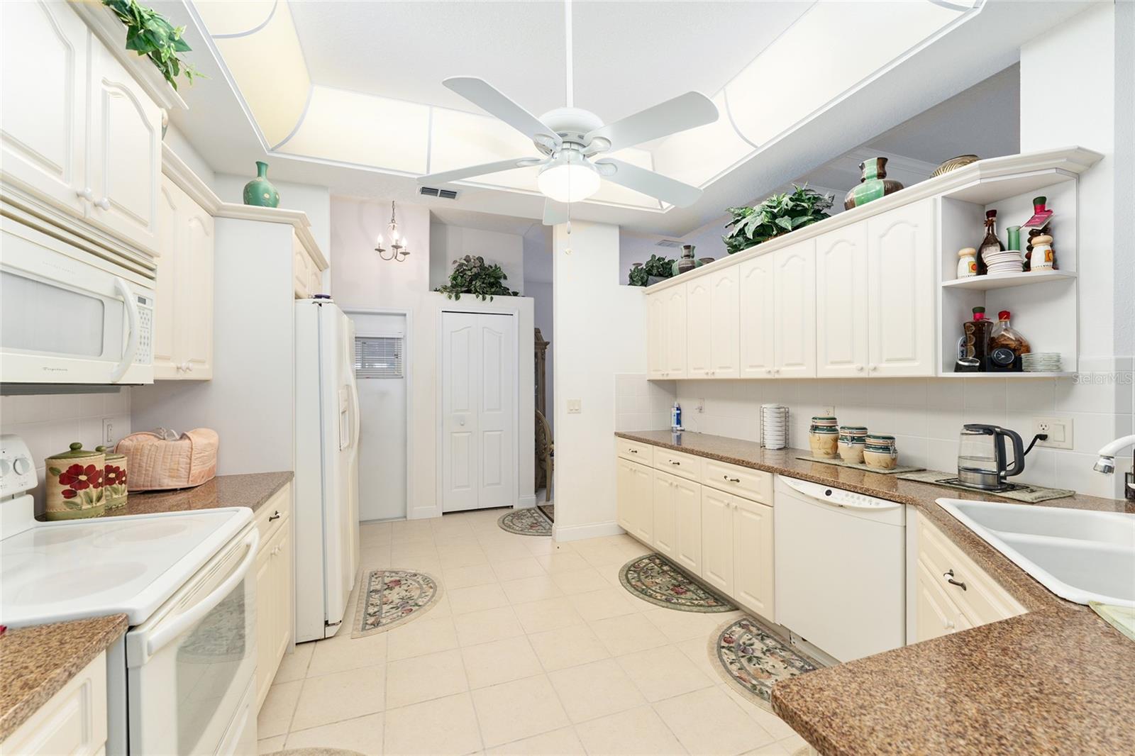 Image 24 of 97 For 147 Corkwood Boulevard