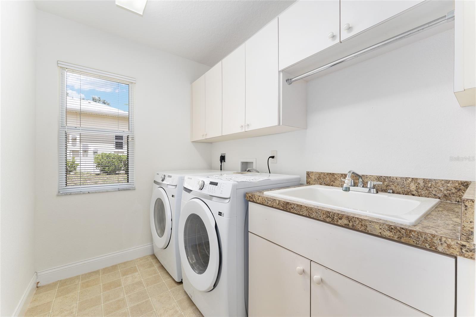 Image 66 of 97 For 147 Corkwood Boulevard