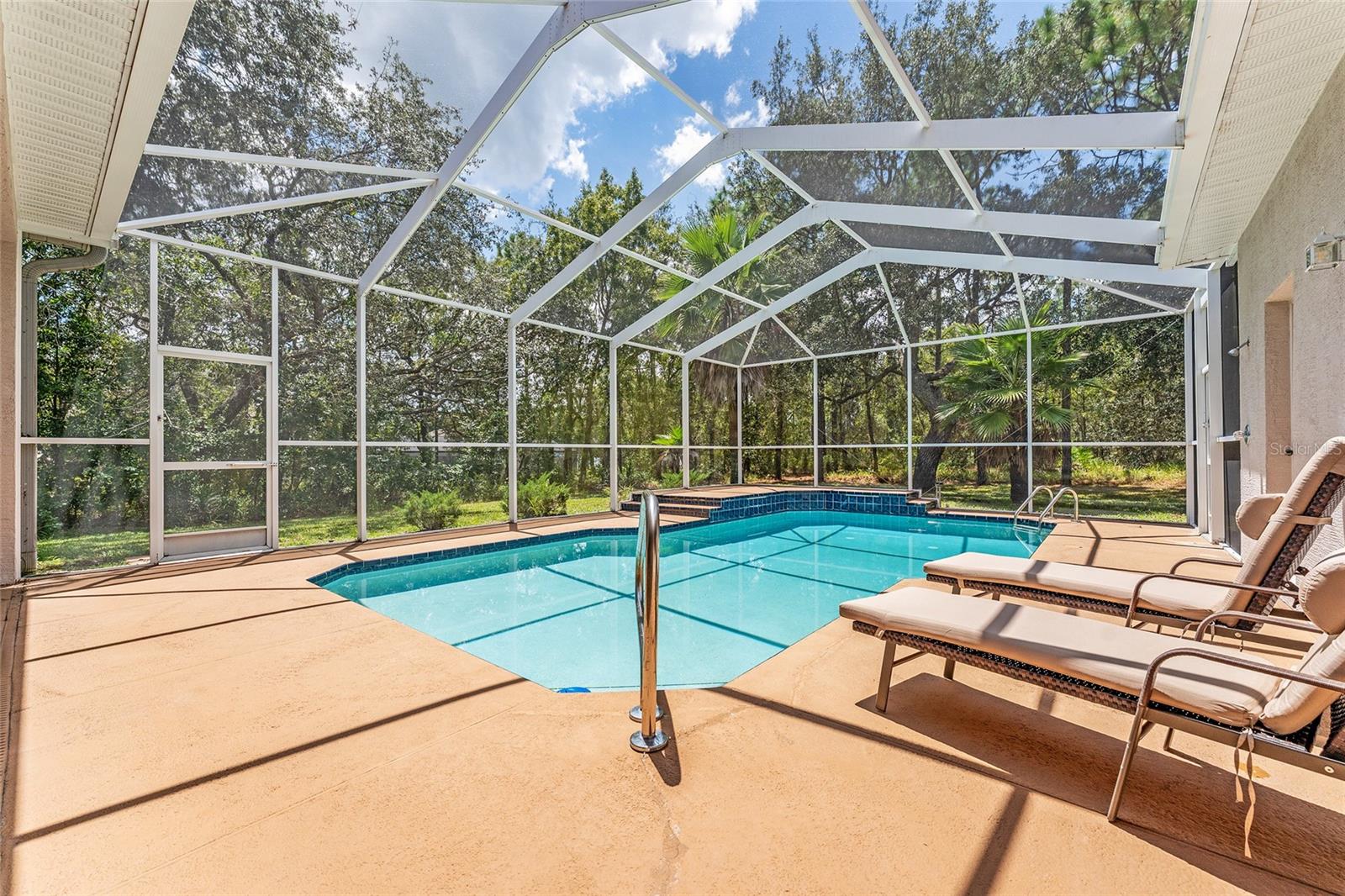 Image 69 of 97 For 147 Corkwood Boulevard