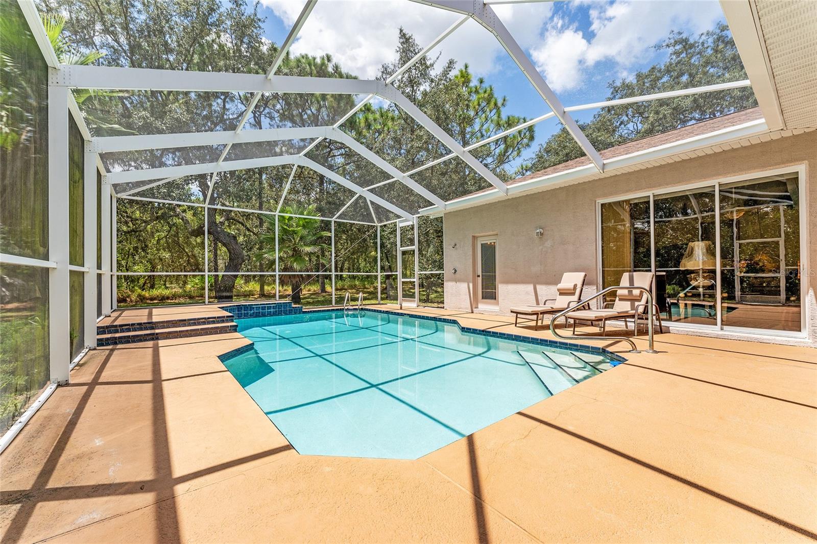 Image 70 of 97 For 147 Corkwood Boulevard