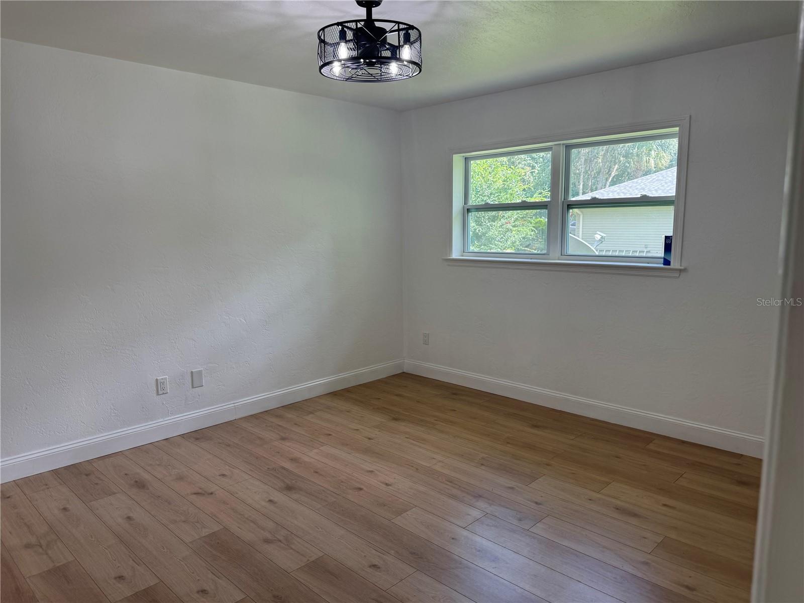 Image 5 of 21 For 4000 6th Avenue