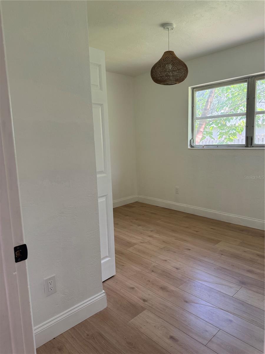 Image 9 of 21 For 4000 6th Avenue