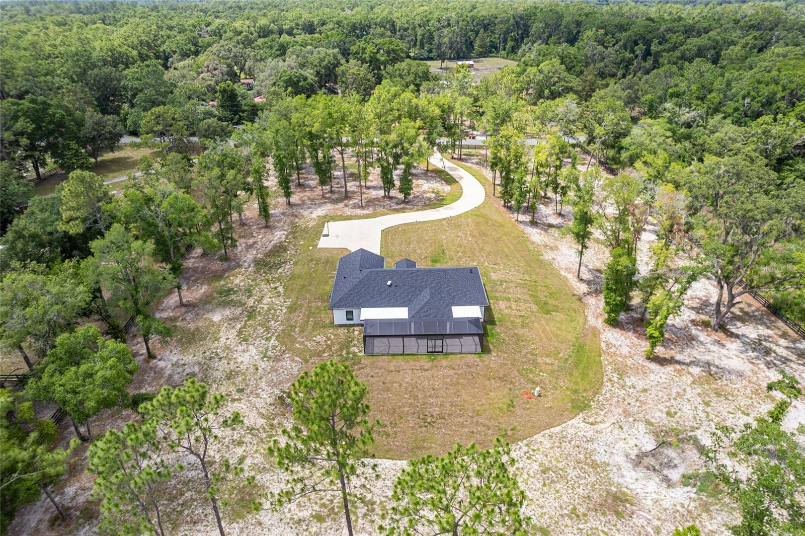 Image 38 of 43 For 9 Middleground Road
