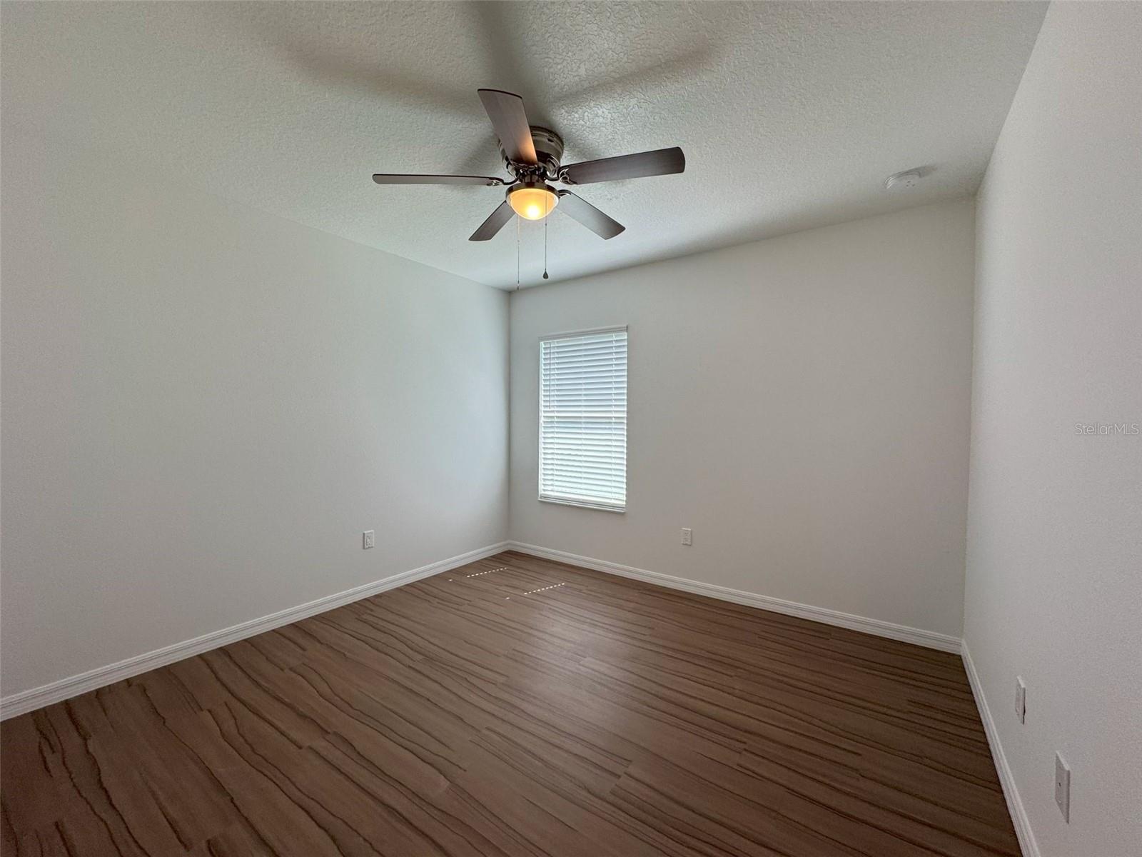 Listing photo id 11 for 8800 Ogden