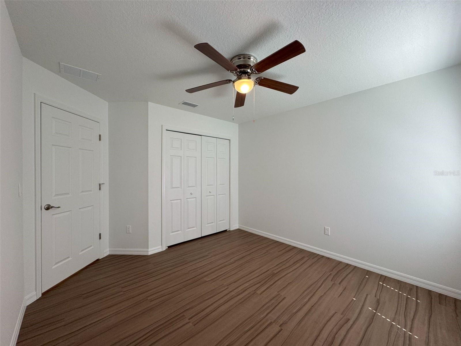 Listing photo id 12 for 8800 Ogden