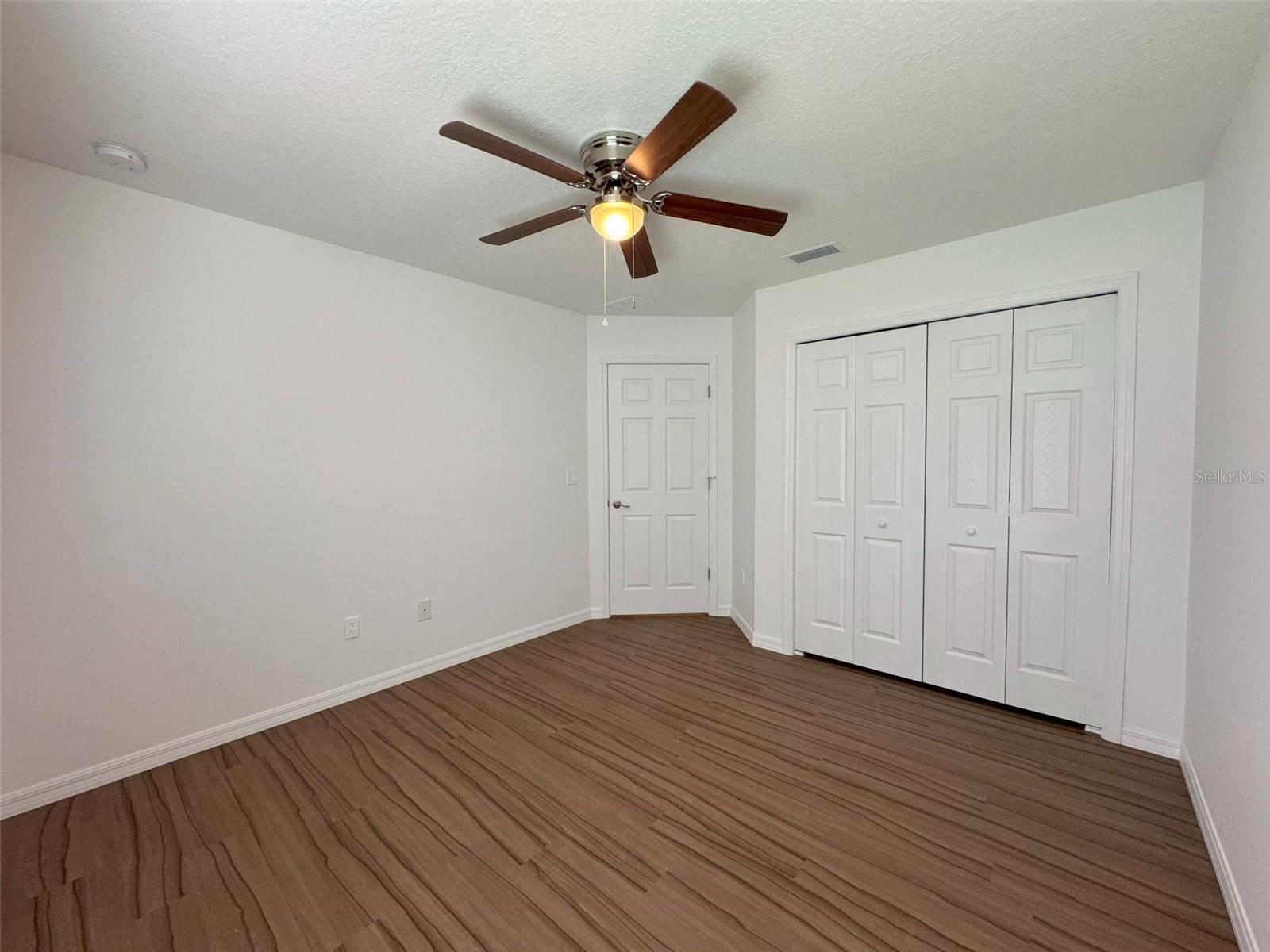 Listing photo id 13 for 8800 Ogden