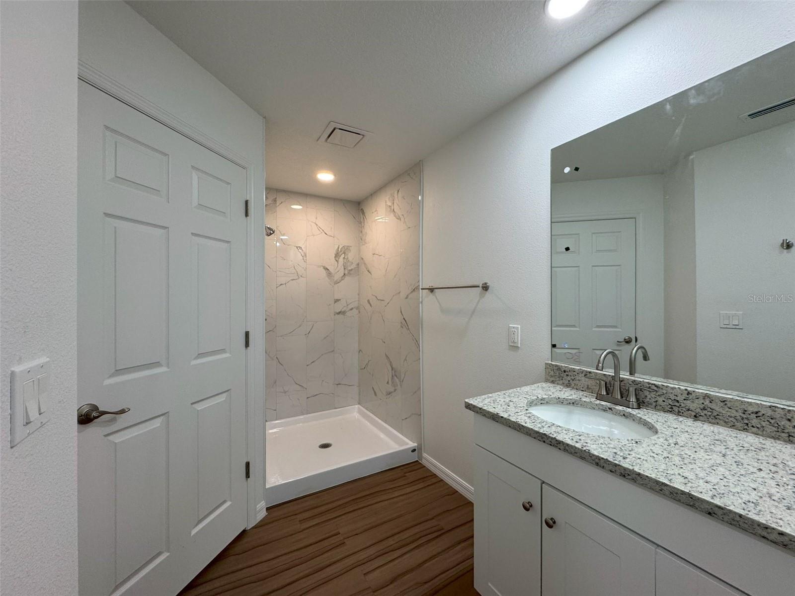 Listing photo id 18 for 8800 Ogden