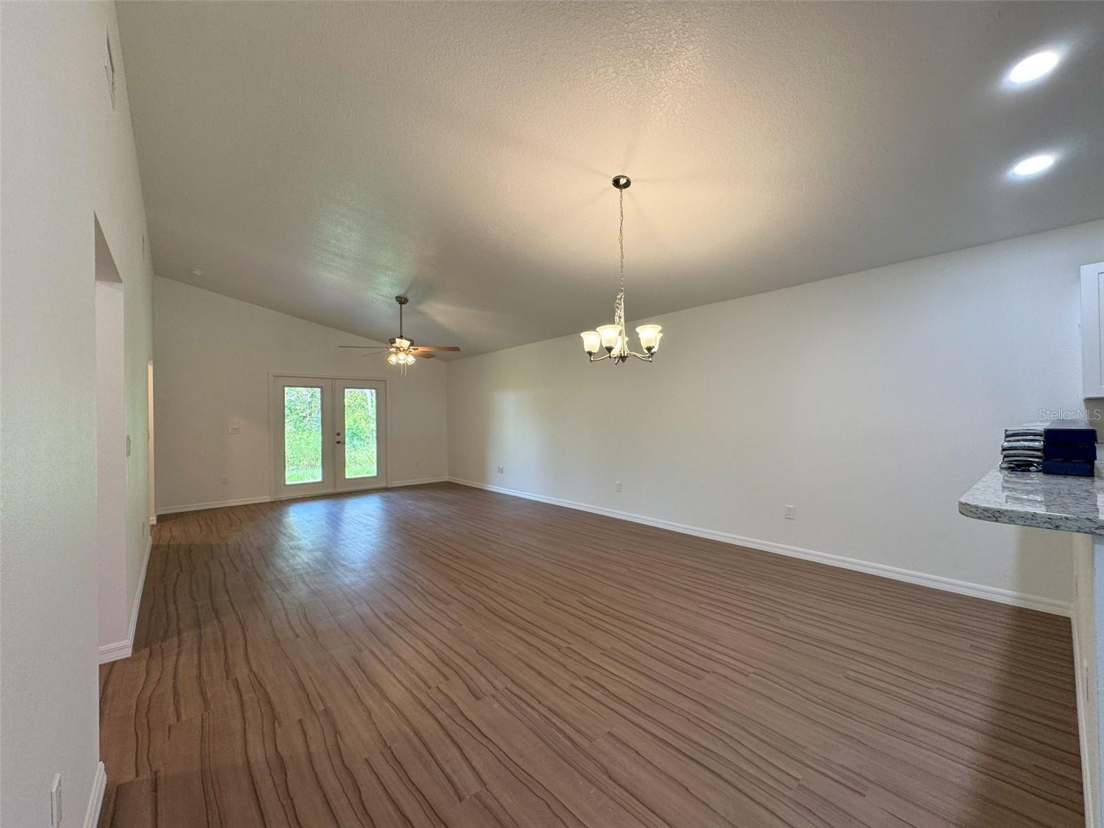Listing photo id 1 for 8800 Ogden
