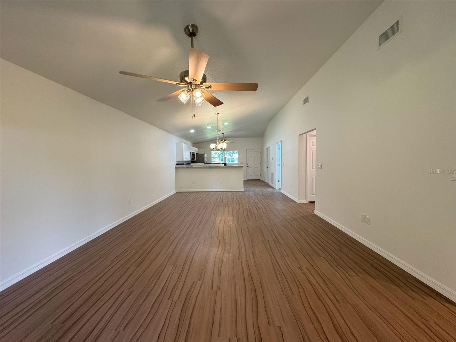 Listing photo id 2 for 8800 Ogden