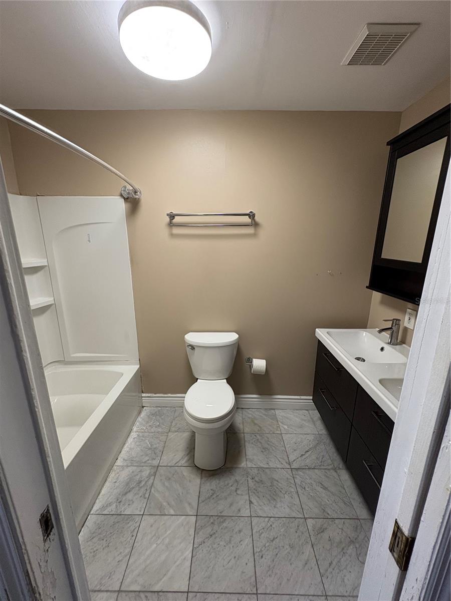 Image 15 of 32 For 107 6th Street Ne