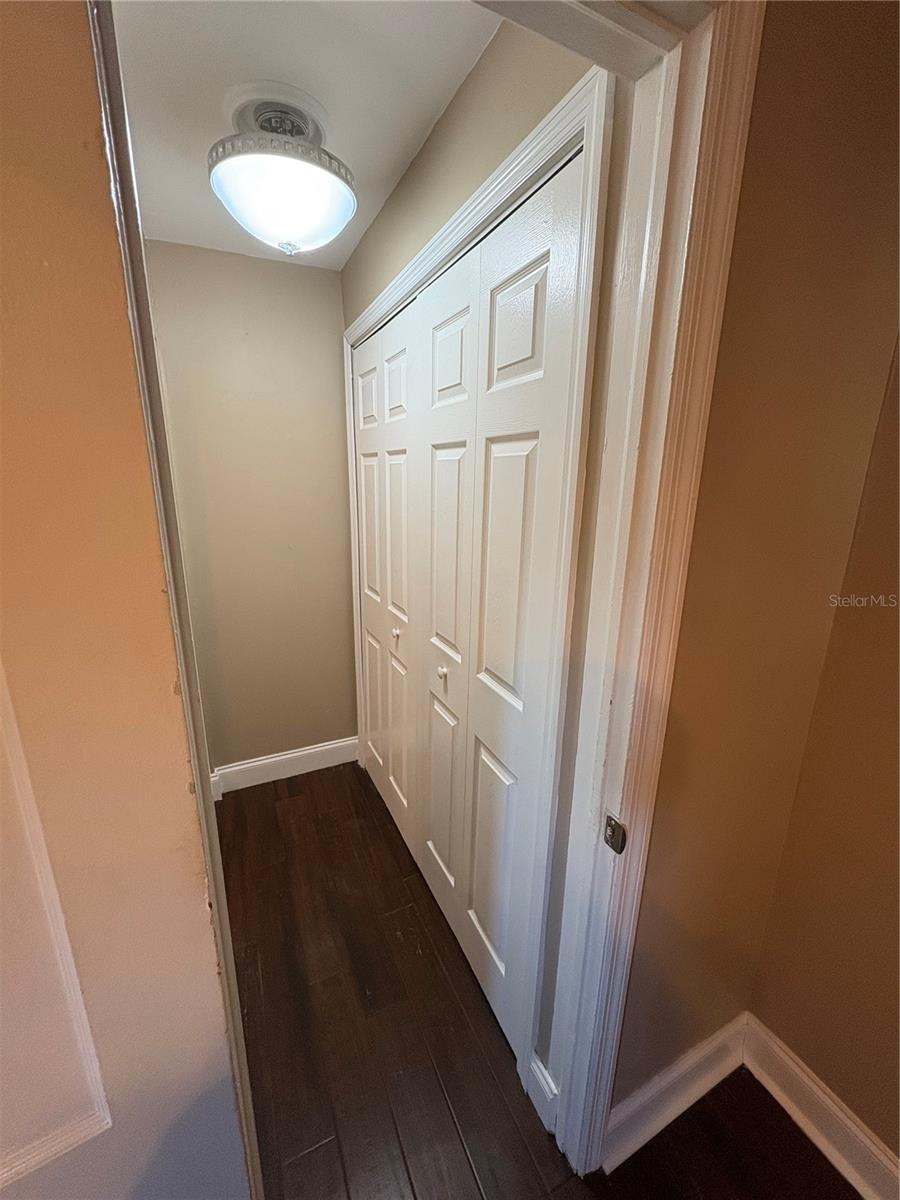 Image 28 of 32 For 107 6th Street Ne